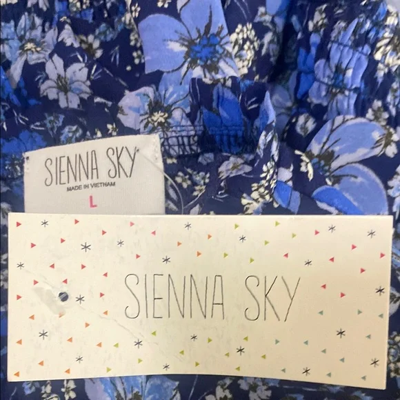 Floral Silken Blue Women's Short Sleeved Top NWT by Sienna Sky - Picture 5 of 5